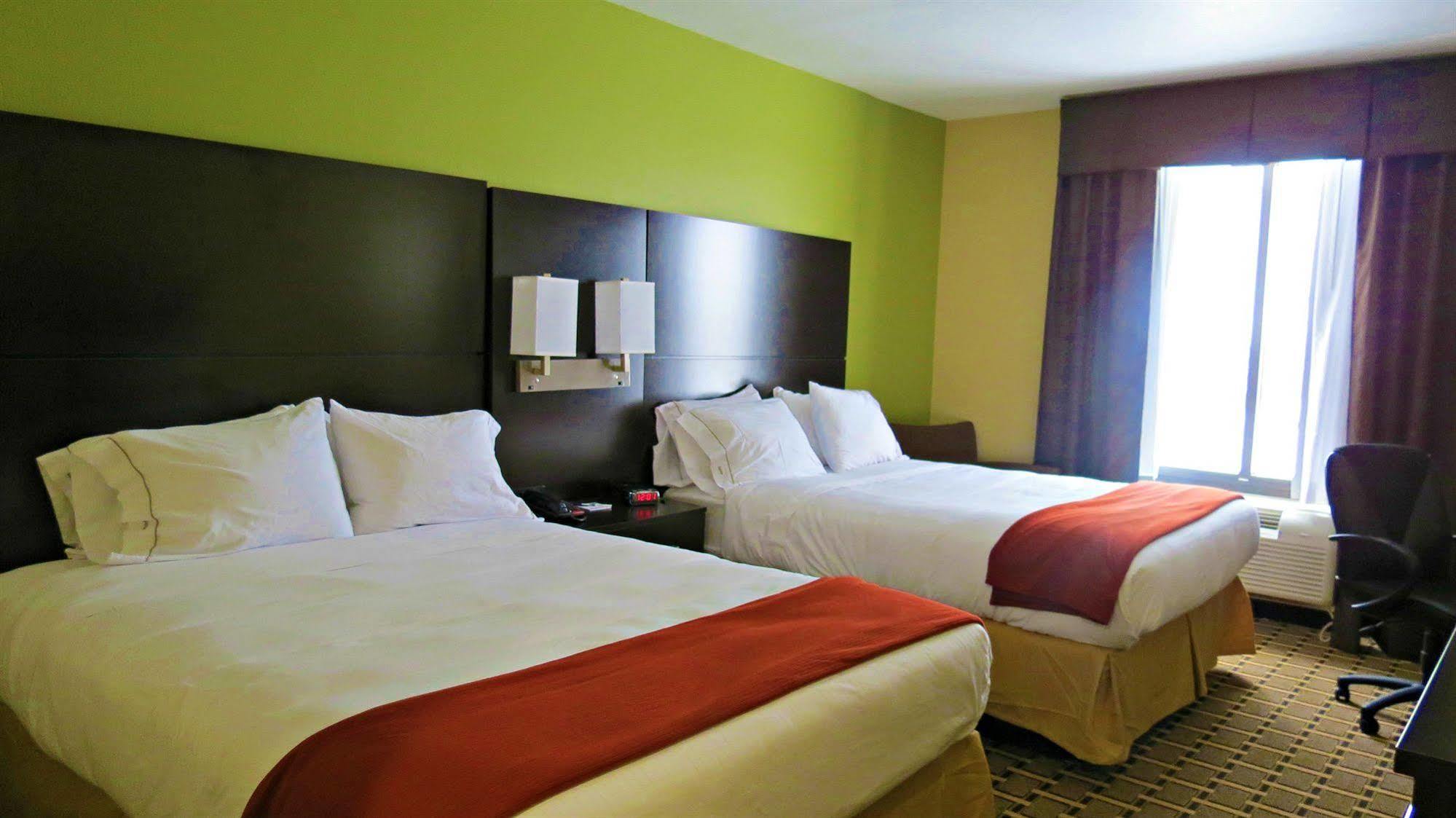 Holiday Inn Express & Suites Cross Lanes, An Ihg Hotel Εξωτερικό φωτογραφία